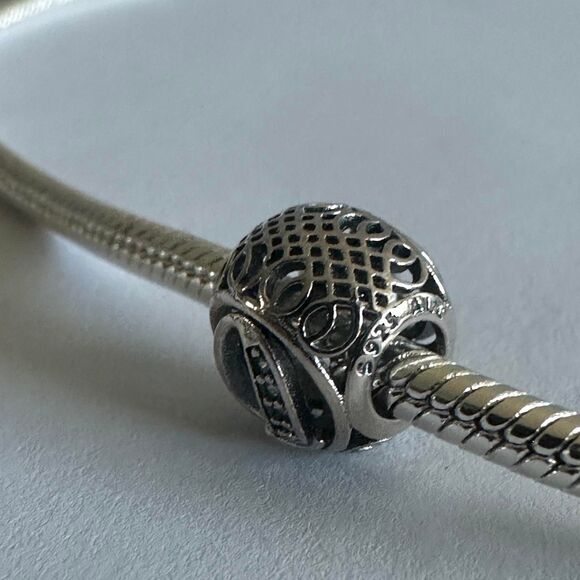 Authentic Pandora Silver Charm Initial Letter Q - Picture 3 of 3